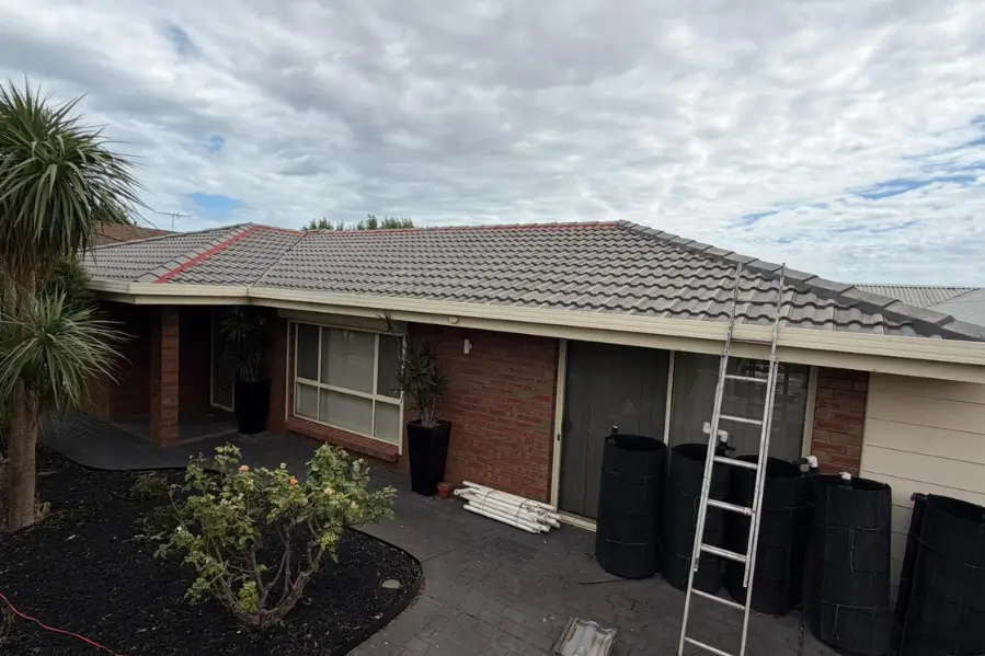 Roof Repair vs Replacement